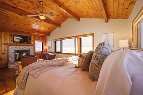 Views & Hot Tub: Sky Barn Retreat in Beech Mtn!