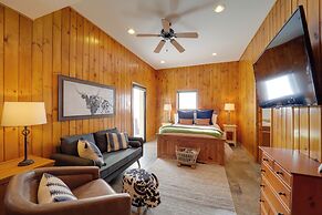 Views & Hot Tub: Sky Barn Retreat in Beech Mtn!