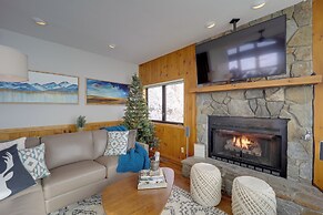 Views & Hot Tub: Sky Barn Retreat in Beech Mtn!