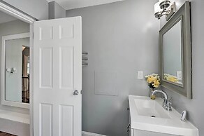 6 Mi to Capitol Hill: Spacious Family Home in DC