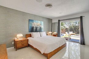 Funky Palm Springs Paradise Near Golf Courses