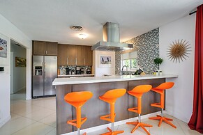 Funky Palm Springs Paradise Near Golf Courses