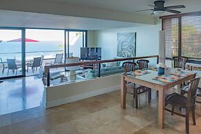 Oceanfront Condo w/ 2 Lanais, Walk to Beach!