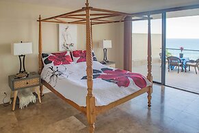 Oceanfront Condo w/ 2 Lanais, Walk to Beach!