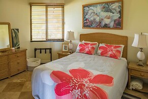 Oceanfront Condo w/ 2 Lanais, Walk to Beach!