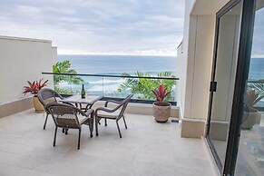 Oceanfront Condo w/ 2 Lanais, Walk to Beach!
