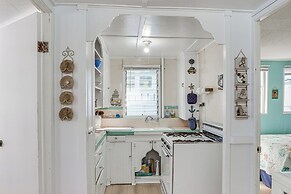 Quaint Avalon Cottage < Half-mi to Beaches!