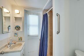 Quaint Avalon Cottage < Half-mi to Beaches!