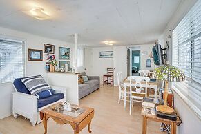 Quaint Avalon Cottage < Half-mi to Beaches!