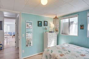 Quaint Avalon Cottage < Half-mi to Beaches!