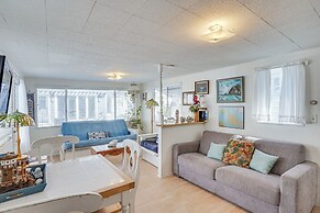 Quaint Avalon Cottage < Half-mi to Beaches!