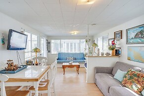 Quaint Avalon Cottage < Half-mi to Beaches!
