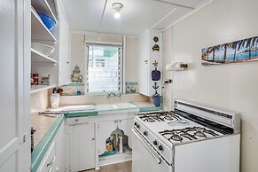 Quaint Avalon Cottage < Half-mi to Beaches!