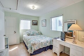 Quaint Avalon Cottage < Half-mi to Beaches!