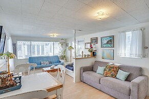 Quaint Avalon Cottage < Half-mi to Beaches!