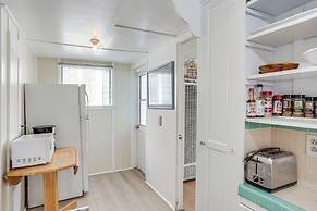 Quaint Avalon Cottage < Half-mi to Beaches!