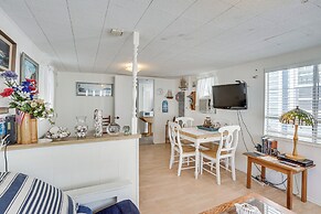 Quaint Avalon Cottage < Half-mi to Beaches!