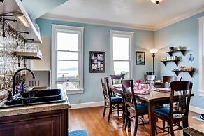 'astoria Painted Lady' Historic Apt w/ River View!