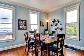 'astoria Painted Lady' Historic Apt w/ River View!