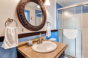 'astoria Painted Lady' Historic Apt w/ River View!