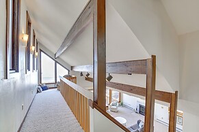 Private Beach & Deck: Spacious Lake Michigan Home