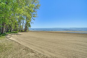 Private Beach & Deck: Spacious Lake Michigan Home