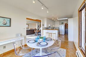 Private Beach & Deck: Spacious Lake Michigan Home