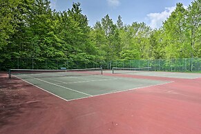 Cozy Arrowhead Lake Home w/ Sunroom + Pool Access!