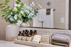 Spacious Wellington Vacation Rental - Private Pool