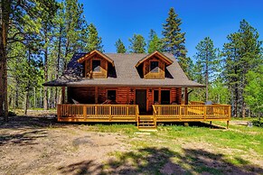 Sunny Forest Cabin w/ Views of Pikes Peak Mtn!