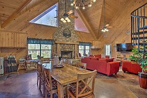 Cozy Grand Lodge on the River: Hot Tub & Fire Pit!