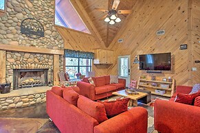 Groesbeck 'lodge on the River': Hot Tub & Fire Pit