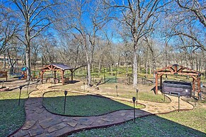 Groesbeck 'lodge on the River': Hot Tub & Fire Pit
