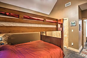 Groesbeck 'lodge on the River': Hot Tub & Fire Pit