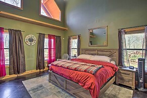 Groesbeck 'lodge on the River': Hot Tub & Fire Pit