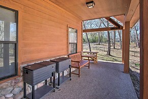 Groesbeck 'lodge on the River': Hot Tub & Fire Pit