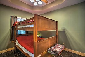 Groesbeck 'lodge on the River': Hot Tub & Fire Pit