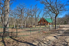 Groesbeck 'lodge on the River': Hot Tub & Fire Pit