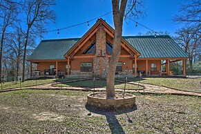 Groesbeck 'lodge on the River': Hot Tub & Fire Pit