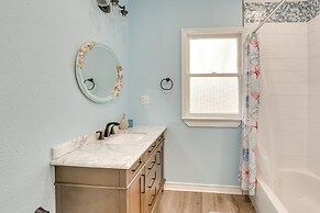 Vintage Corpus Christi Home - 2 Blocks From Beach!