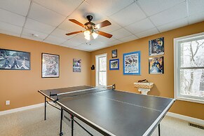 2 Mi to Ski Resort: Beech Mtn Home w/ Fire Pit!