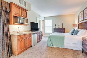 Branson Condo w/ Pool Access & Views, 3 Mi Dtwn!