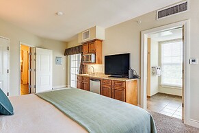 Branson Condo w/ Pool Access & Views, 3 Mi Dtwn!