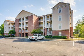 Branson Condo w/ Pool Access & Views, 3 Mi Dtwn!