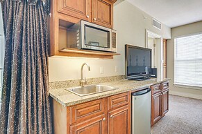 Branson Condo w/ Pool Access & Views, 3 Mi Dtwn!