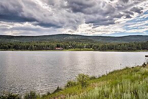 Cabin-style Condo w/ Deck Near Angel Fire Resort
