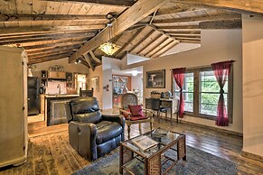 Rustic Chic Home ~1 Mi to Dtwn Hot Springs!