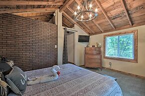 Rustic Chic Home ~1 Mi to Dtwn Hot Springs!