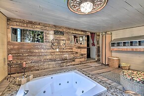 Rustic Chic Home ~1 Mi to Dtwn Hot Springs!