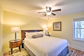 1 Mi to Town: Chalet-style Highlands Retreat